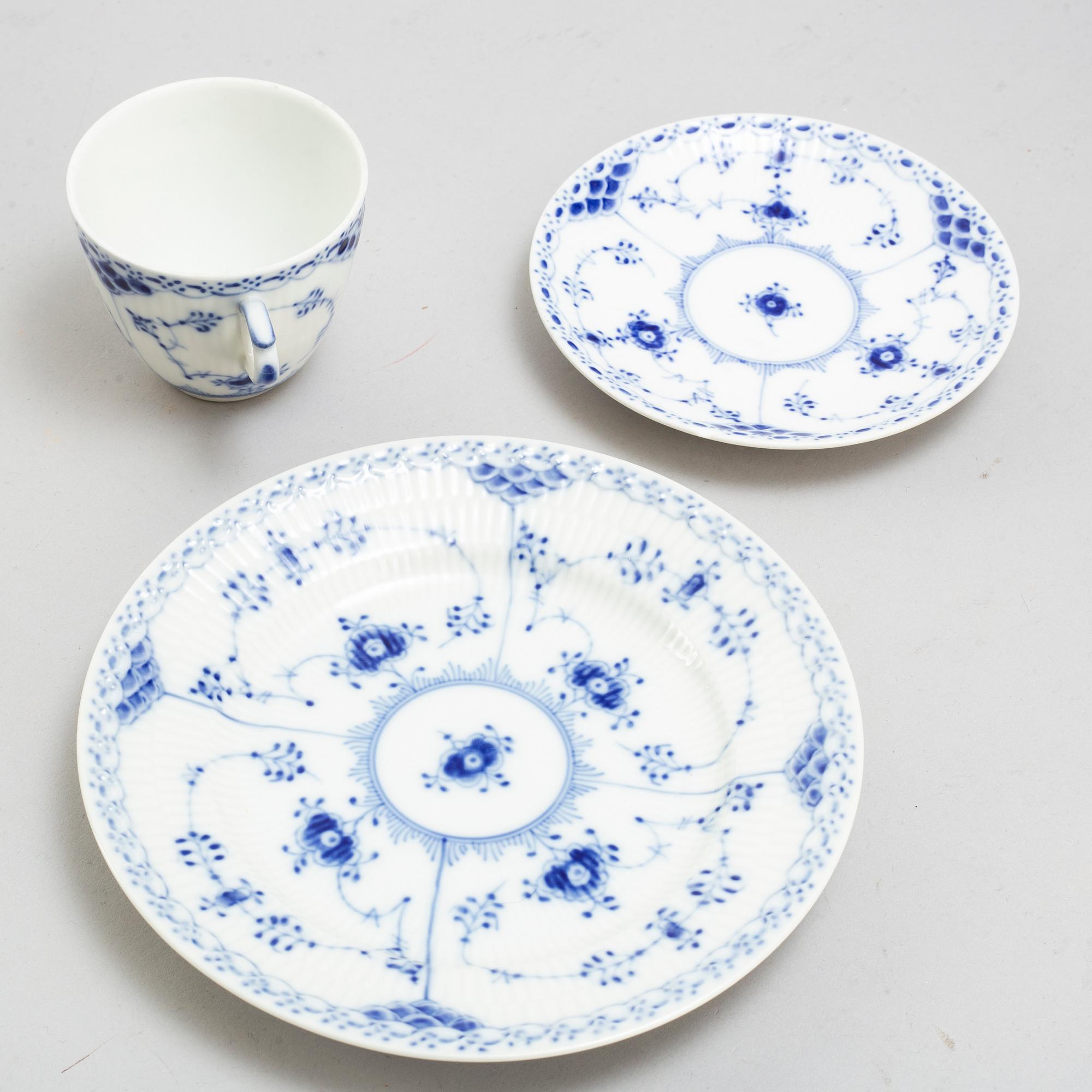 ROYAL COPENHAGEN, a 'Musselmalet' part coffee and dinner service, Denmark (83 pieces).