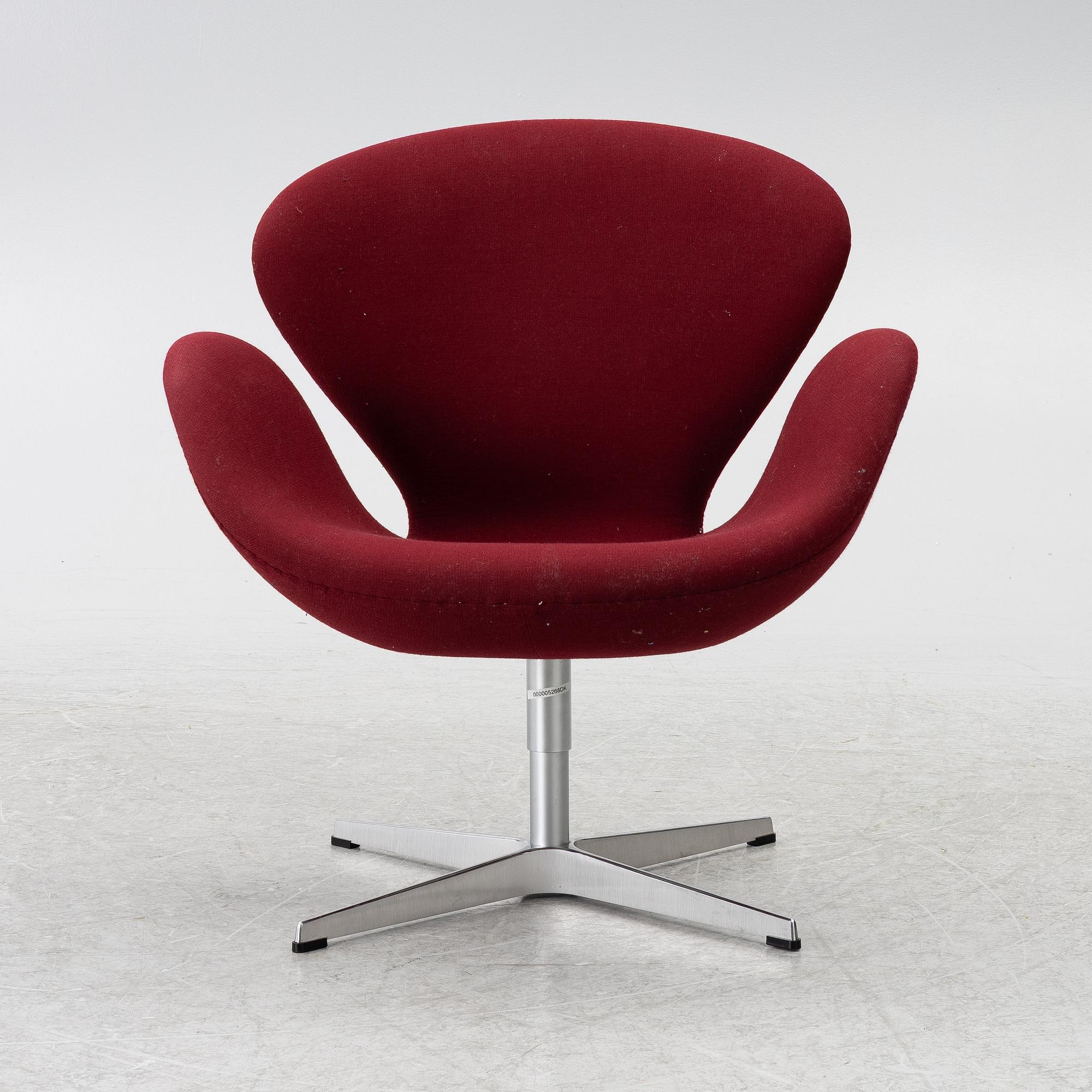 Arne Jacobsen, armchair, "The Swan", Fritz Hansen, 2018.