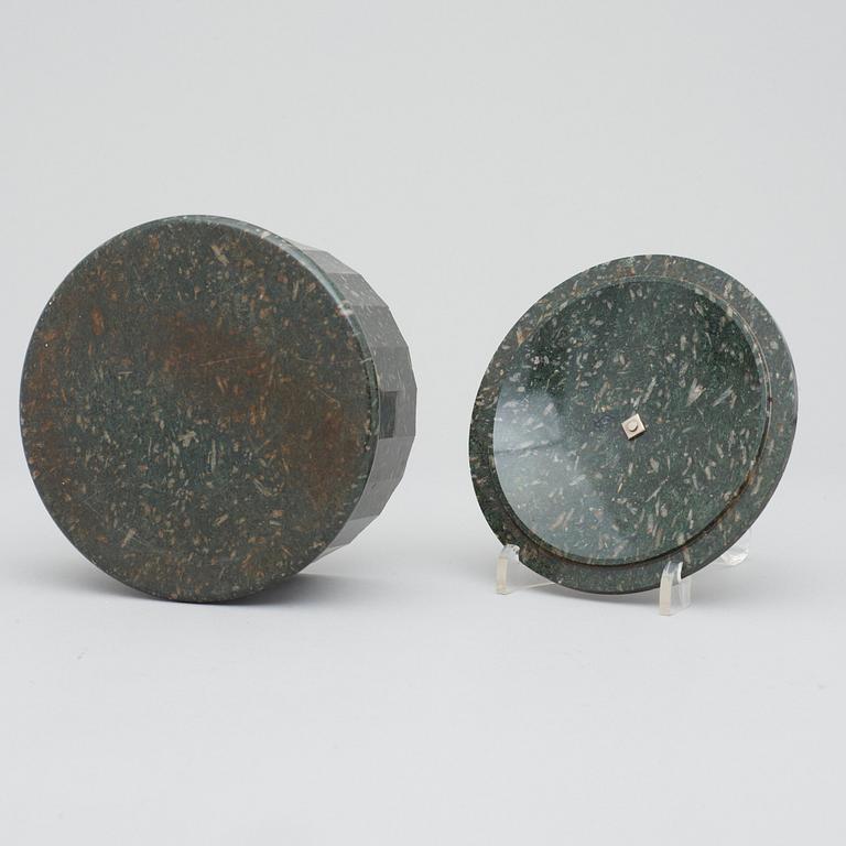 SMÖRASK MED LOCK. Älvdalen, 1800-talets början. Empire.