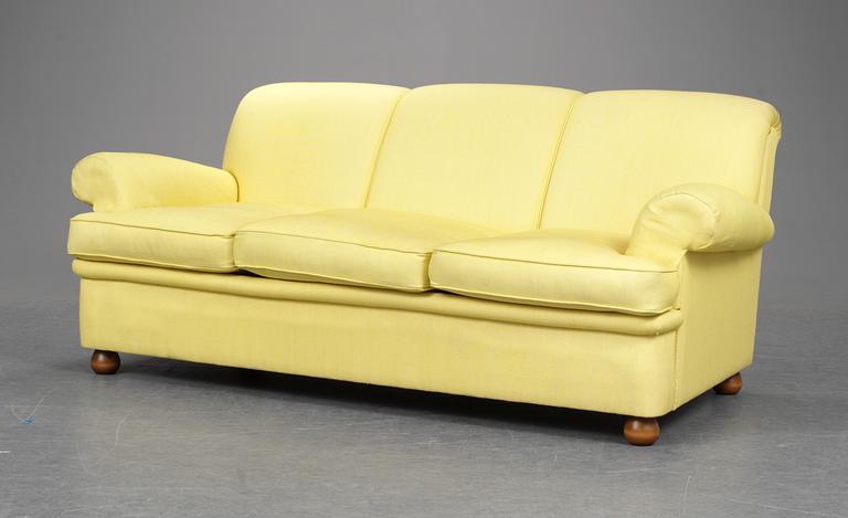 A Josef Frank sofa, Firma Svenskt Tenn.