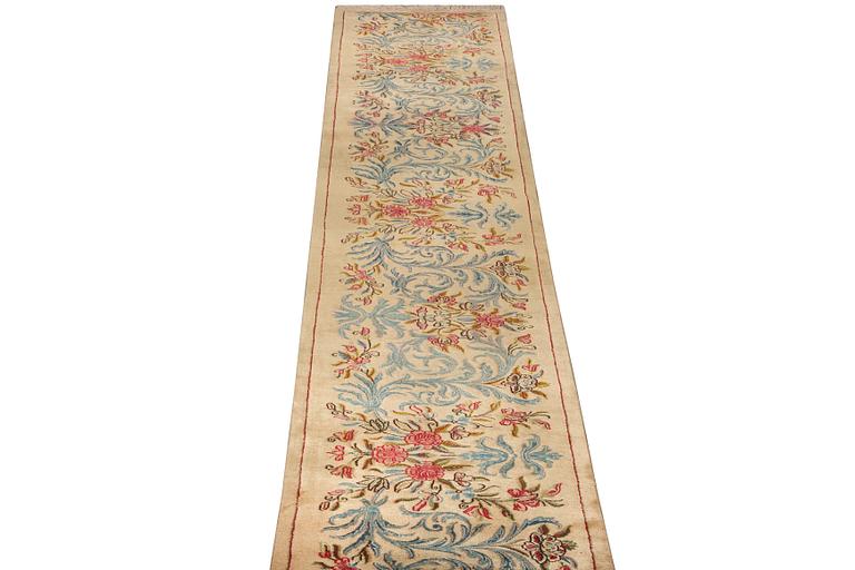 A semi-antique Keshan runner, c. 523 x 82 cm.