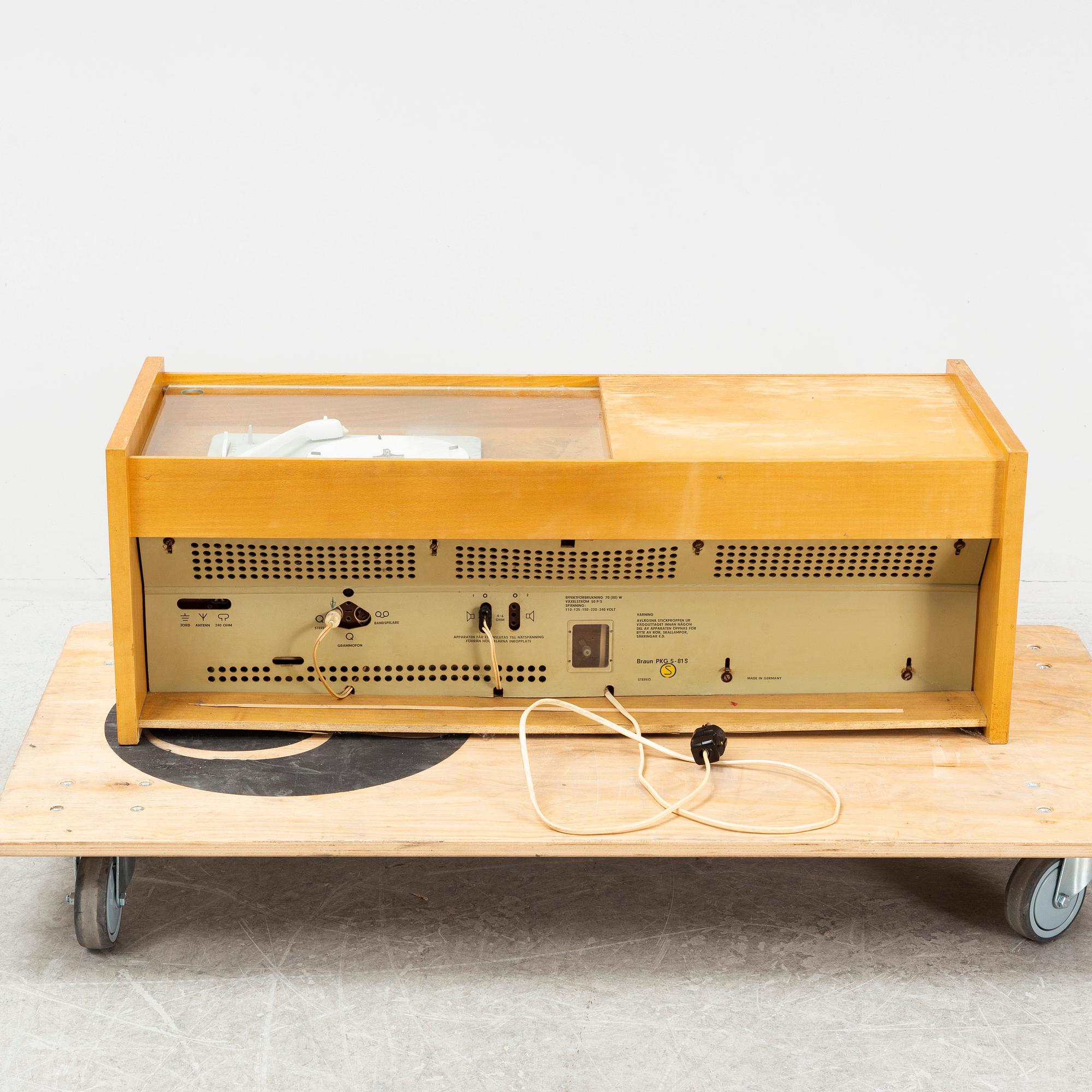 Hans Gugelot, förstärkare med radio och skivspelare, PKG 5-81S, Braun.