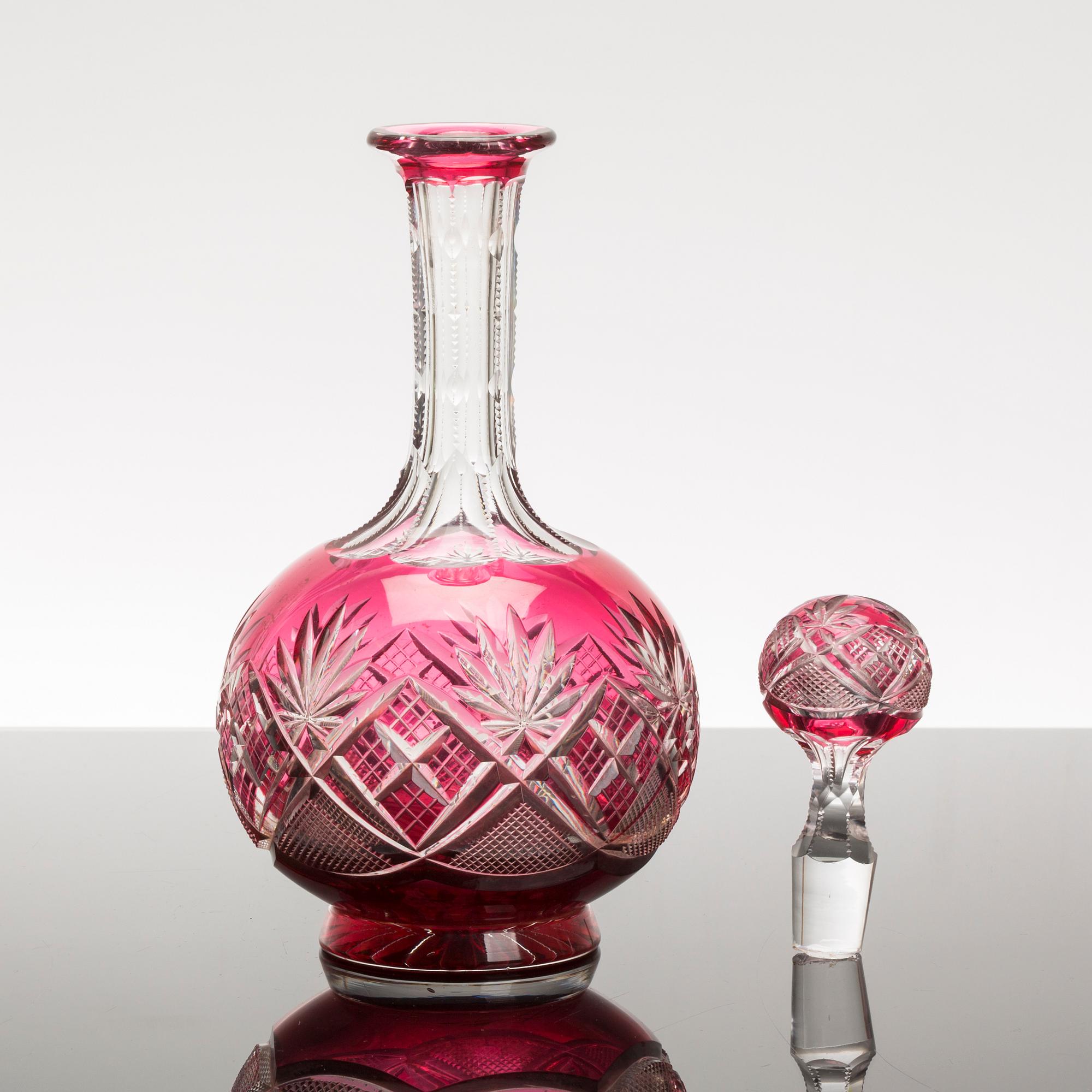 12 wine glassen and a carafe, VAL SAINT LAMBERT.