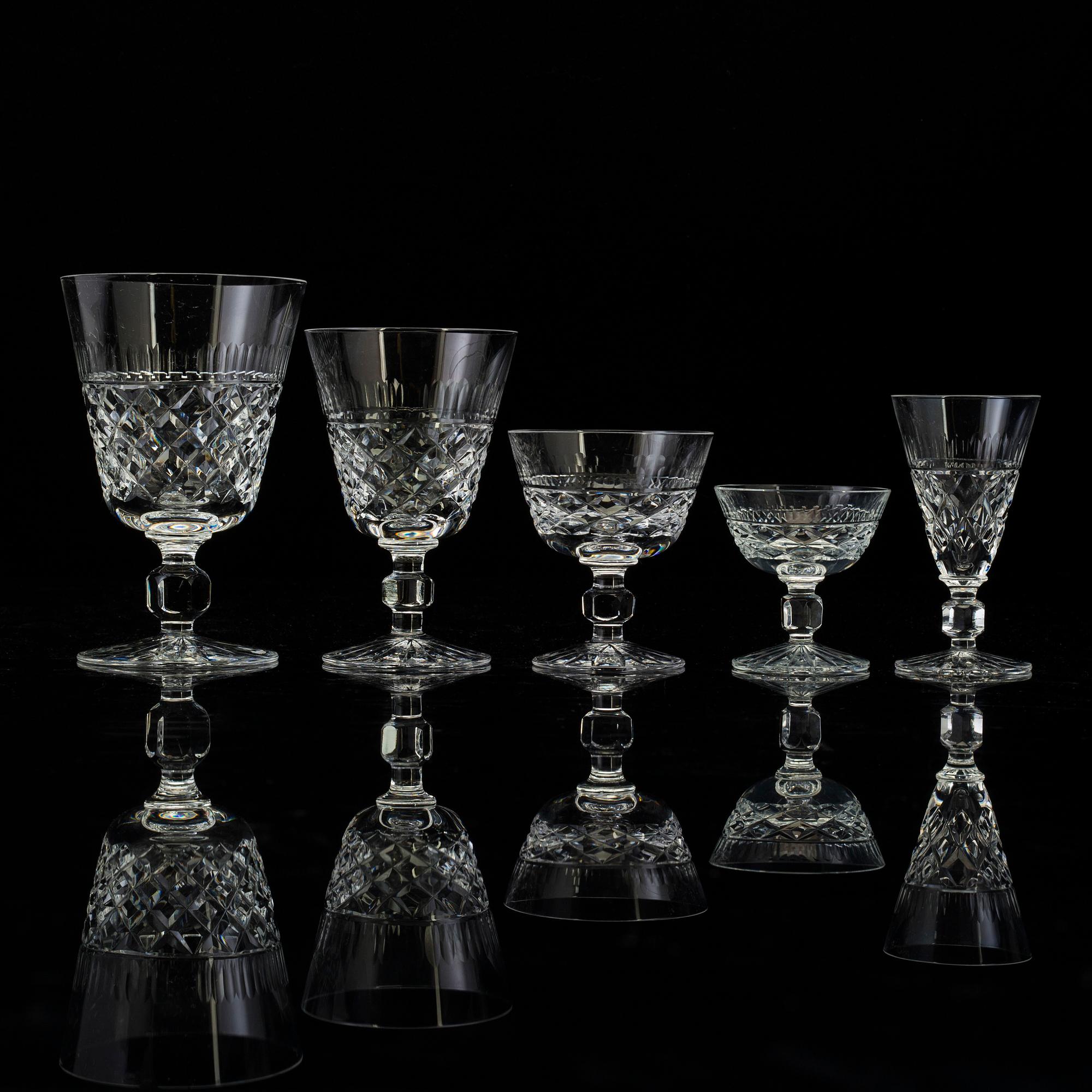 GLASSERVIS, 58 delar, troligen Åfors glasbruk, cirka 1960-tal.