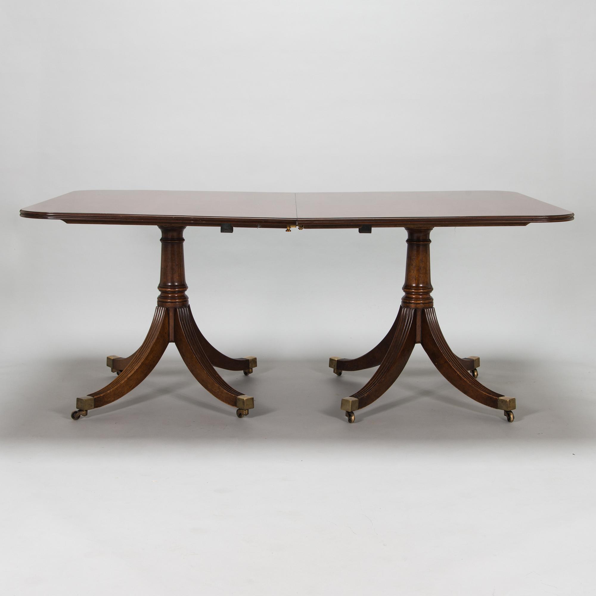 Matbord, mahogny, regency-stil, RBC-furniture England, 1900-talets slut.