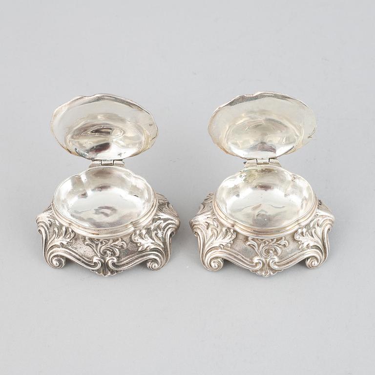 A pair of Louis XV-style silver salt cellars, Paris 19th century.