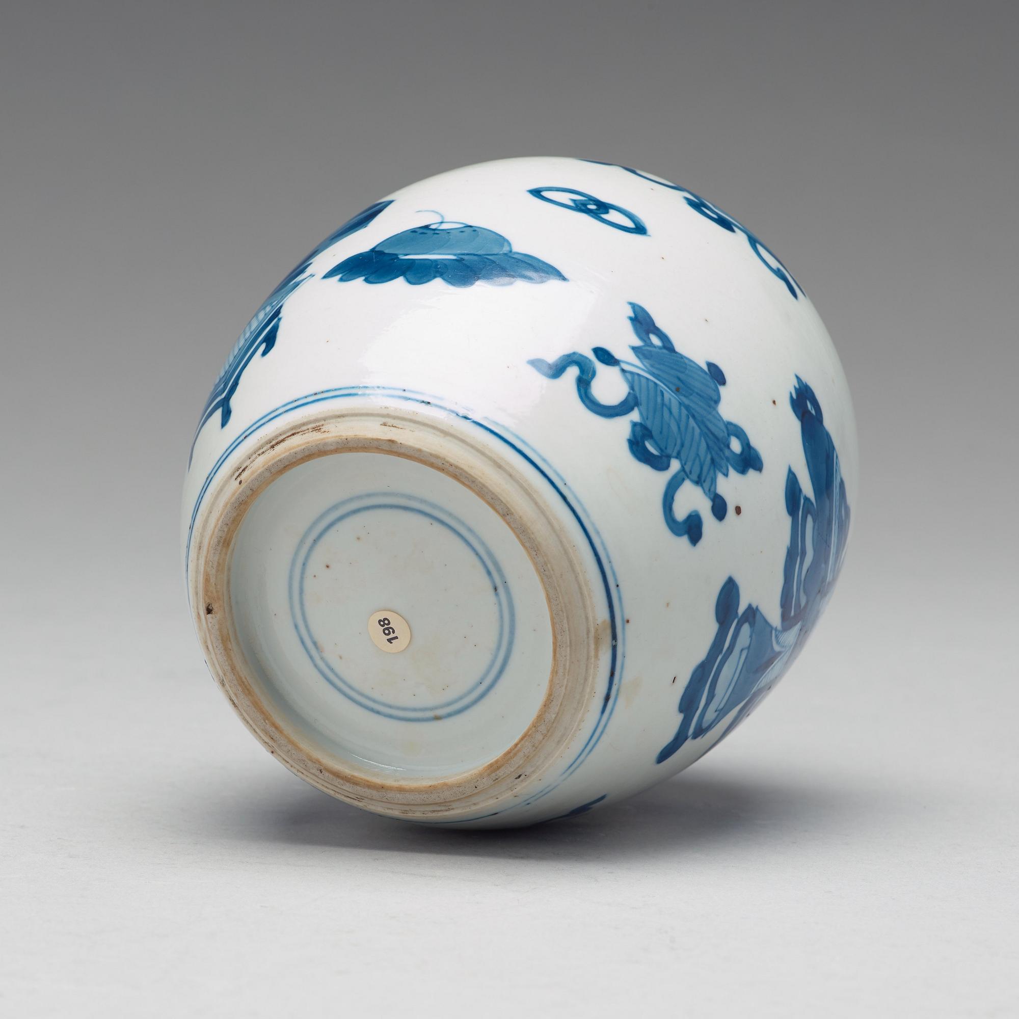 A blue and white tea jar, Qing dynasty, Kangxi (1662-1722).
