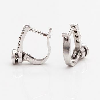 A pair of 14K white gold earrings with diamonds ca. 0.74 ct in total. ITD, Espoo.