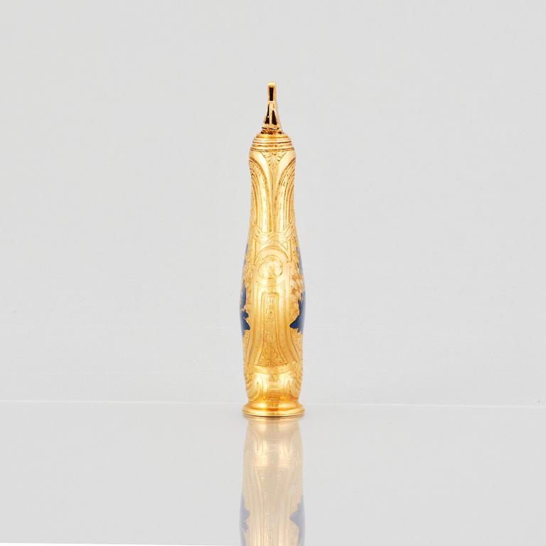 A Swedish Rococo gold sent bottle, makers mark of Melchior Faust, Gothenburg 1768.