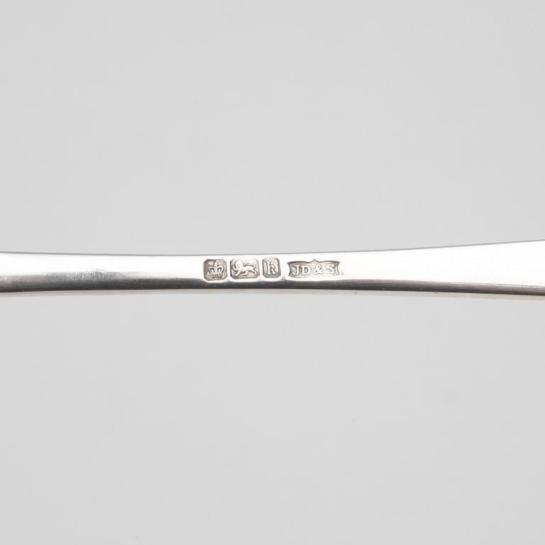 RAGUSKEDAR, 2 st silver, bland annat Sheffield omkring 1900 och O. Järveläinen, Finland. Tot vikt 207 gram.