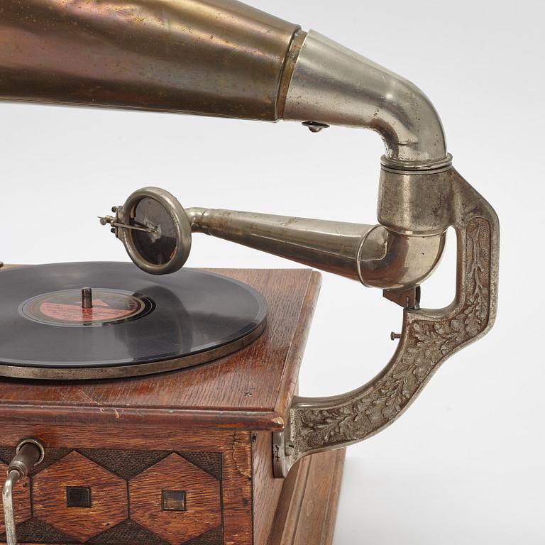 A gramophone, early 20th Century.