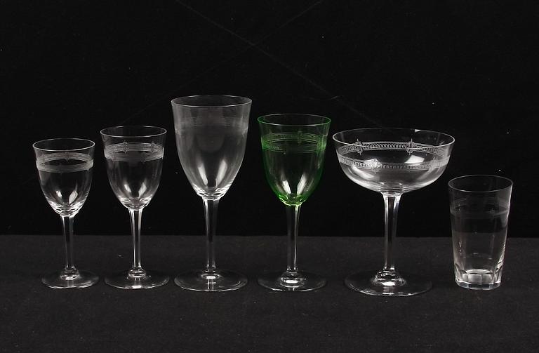 GLASSERVIS, ca 110 delar.