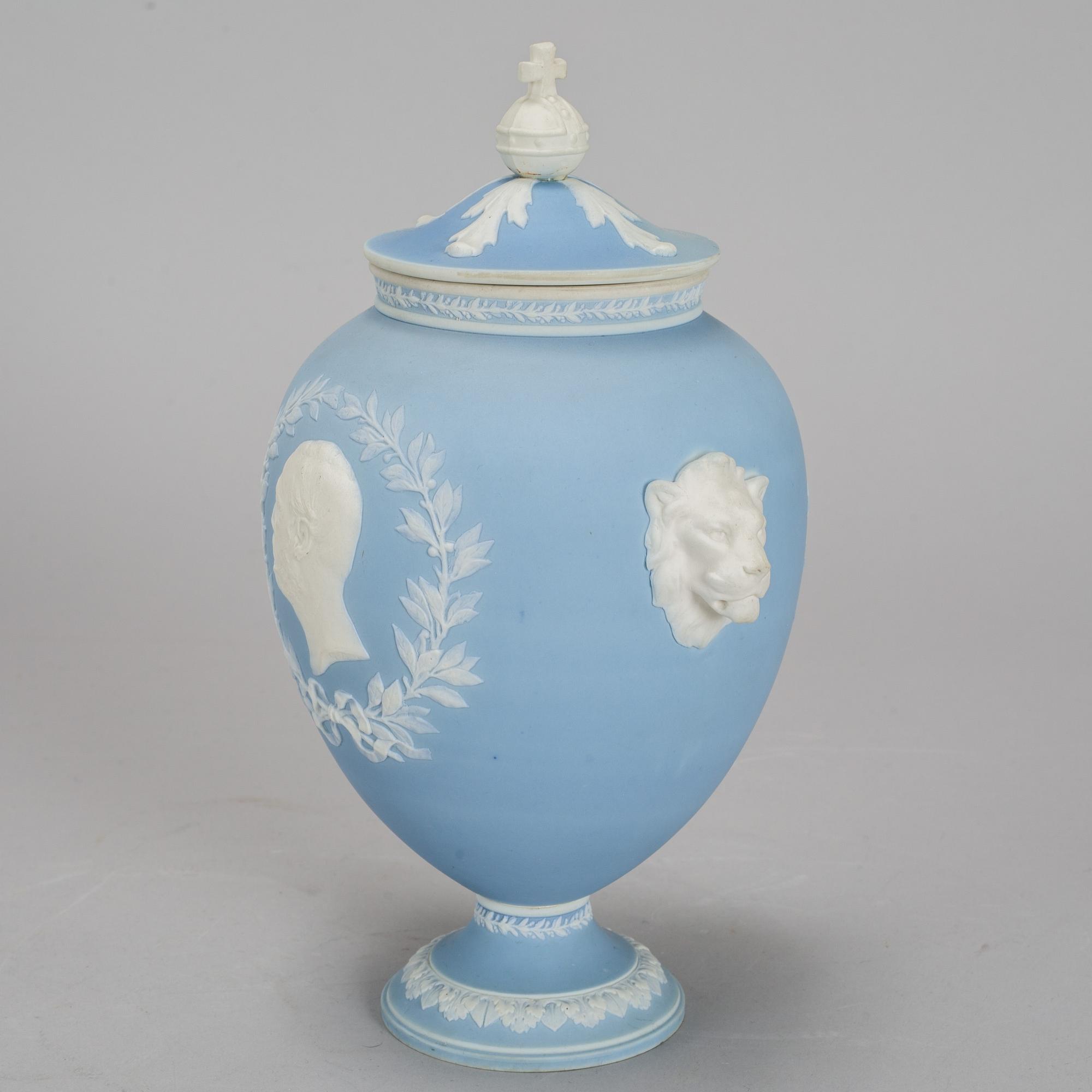 URN with lid, Gustavsberg, porcelain, around year 1900, with royal ...