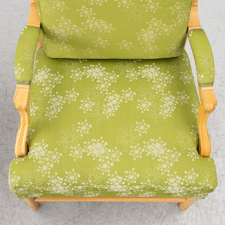 A pair of Gustavian style armchairs, tidigt 2000-tal.