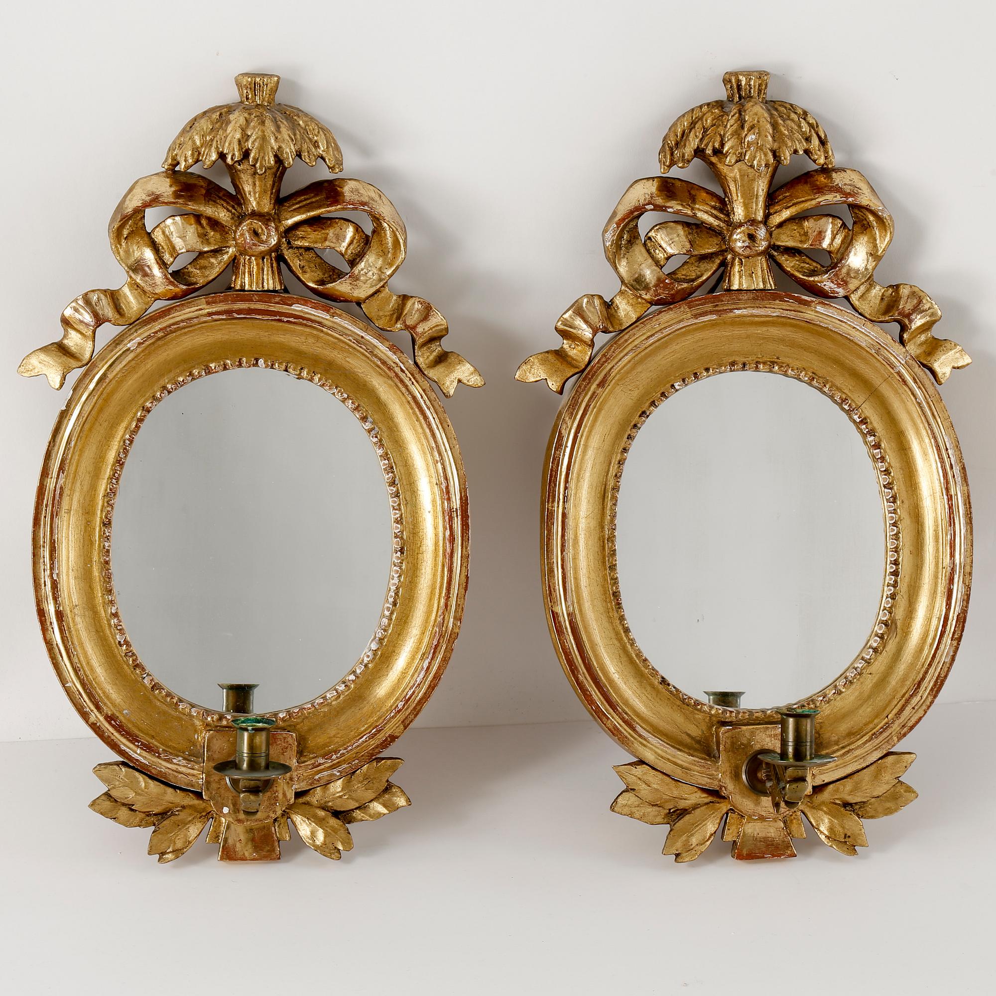 SPEGELLAMPETTER, ett par, gustaviansk stil, omkring sekelskiftet 1900.