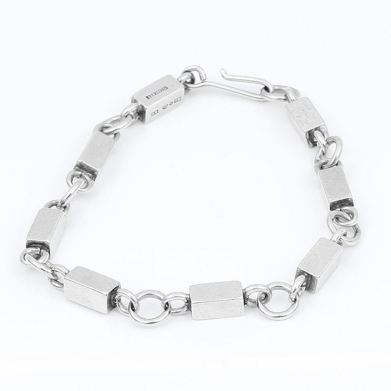 ARMBAND, sterlingsilver, Wiven Nilsson, Lund, 1945. Vikt ca 27,67 g.