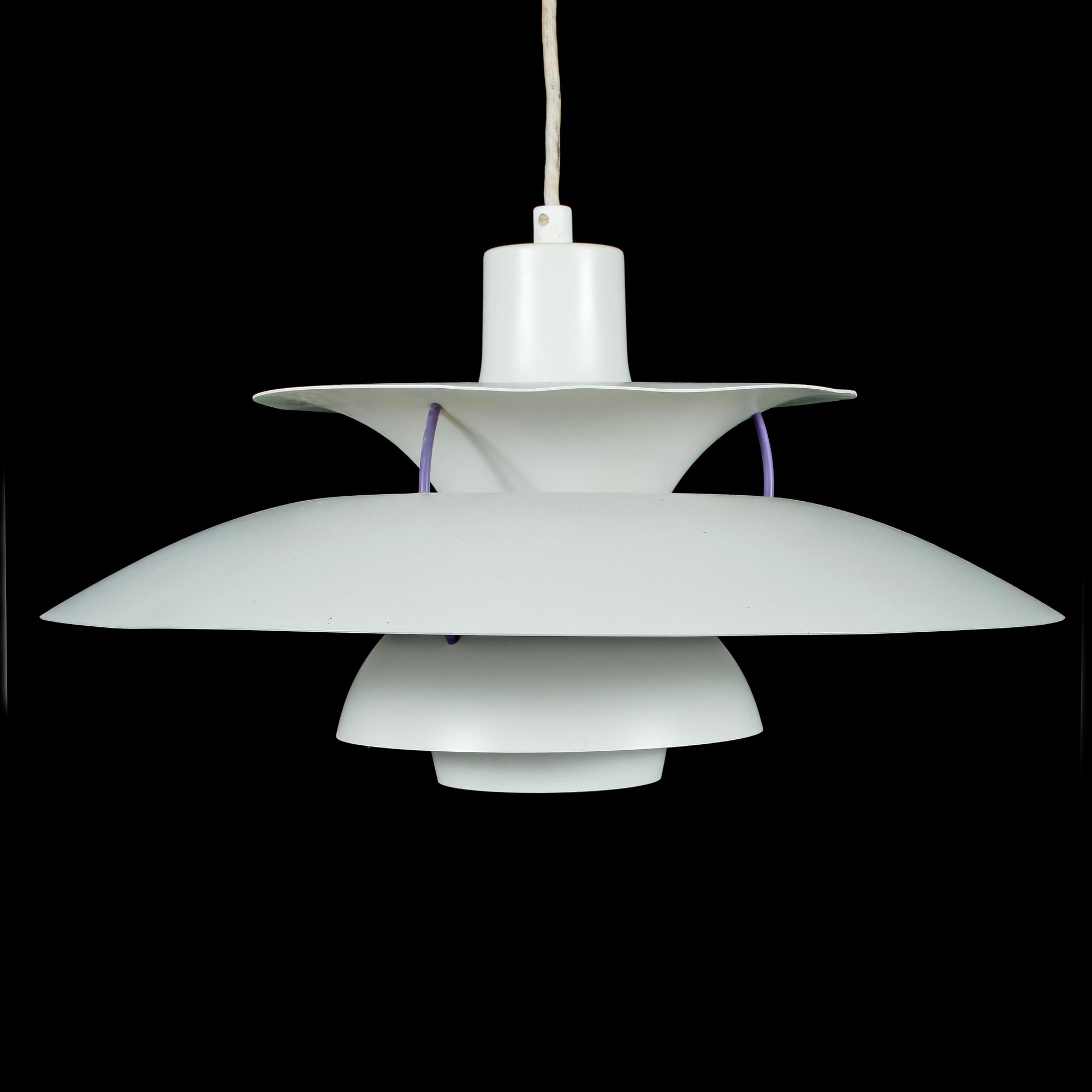 TAKLAMPA, "PH 5", Poul Henningsen, Louis Poulsen, Danmark, 1900-talets andra hälft, höjd ca 30 cm.