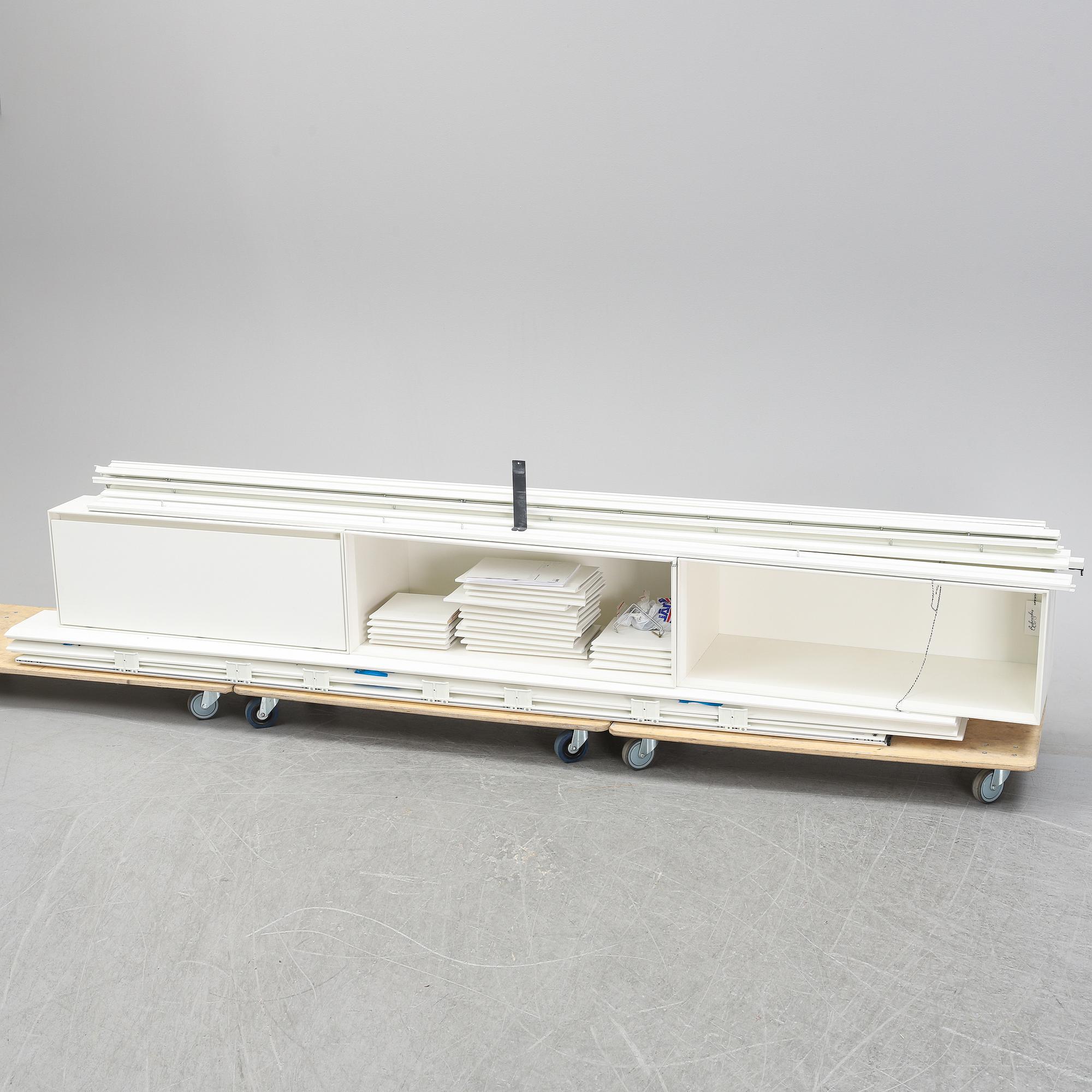 Antonio Citterio, a 'Flat C' shelving for B&B Italia.