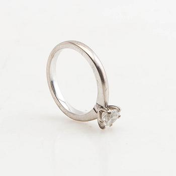 Ring, 18K vitguld med briljantslipad diamant.