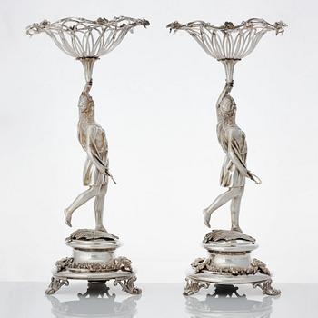 Gustaf Möllenborg, praktskålar, ett par lika, silver, Stockholm 1832. Nyrokoko.
