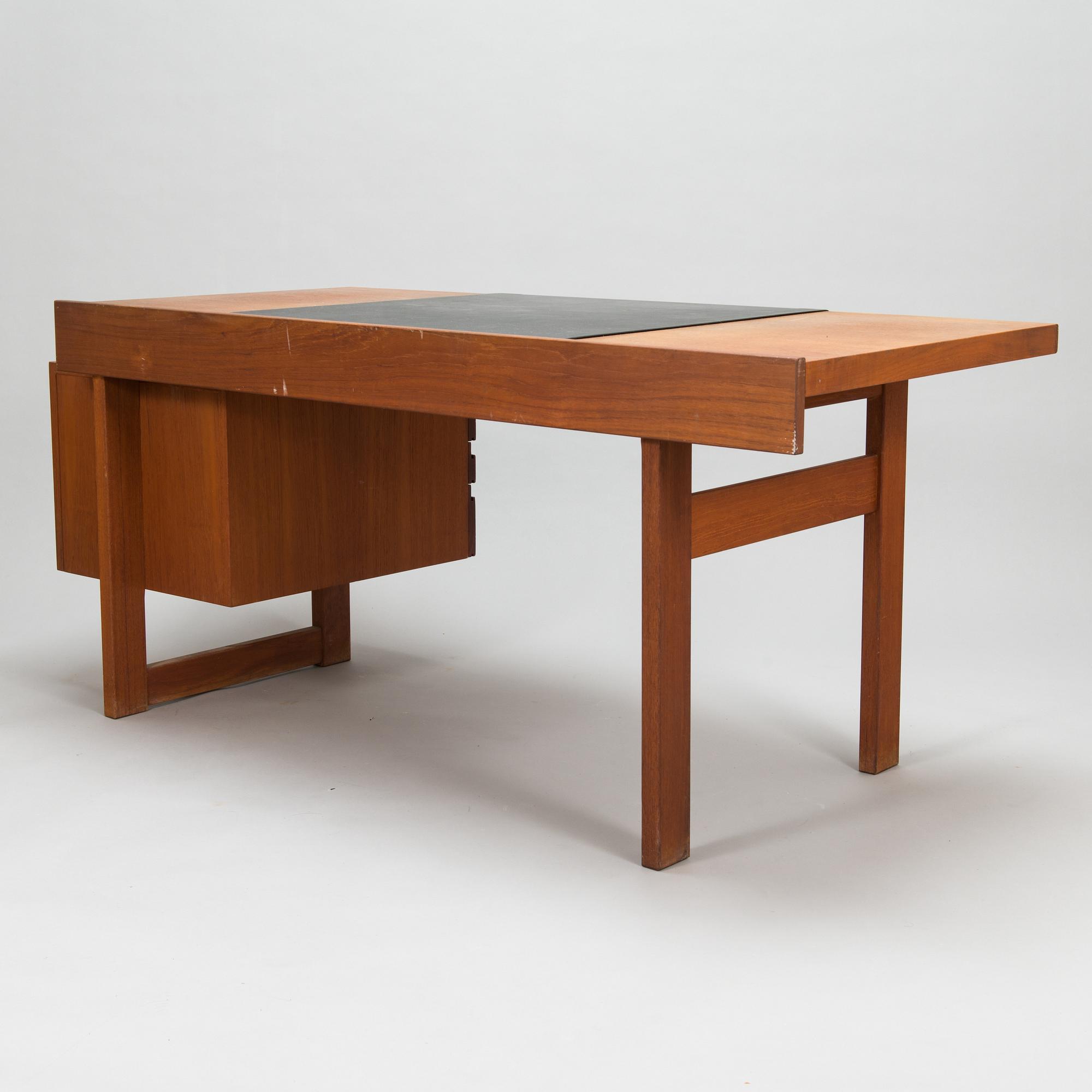 Olavi Hänninen, A 1960's 'Paletti' writing desk for HMN Huonekalu Mikko Nupponen, Lahti, Finland.