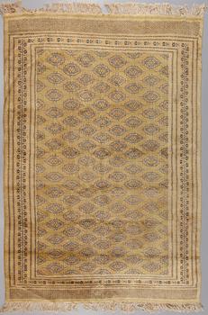 MATTA, orientalisk, 1900-talets andra hälft, 190 cm x 258 cm.