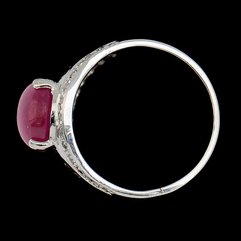 RING, silver, vita safirer, röd rubin.