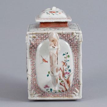 TEKANNA, porslin, Kina ,sannolikt Jiaqing, 1795-1820).
