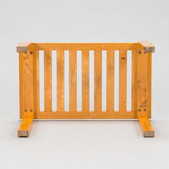 Alvar Aalto, blom-och bagagebänk, modell 106 för O.Y. Huonekalu-ja Rakennustyötehdas A.B. 1940-tal.