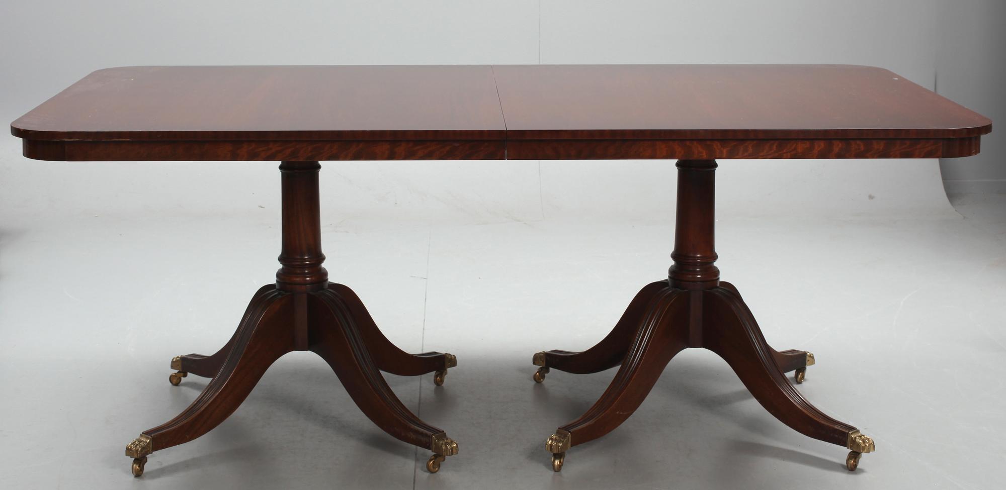 MATSALSMÖBLEMANG, 13 delar, engelsk stil, 1900-talets andra hälft.