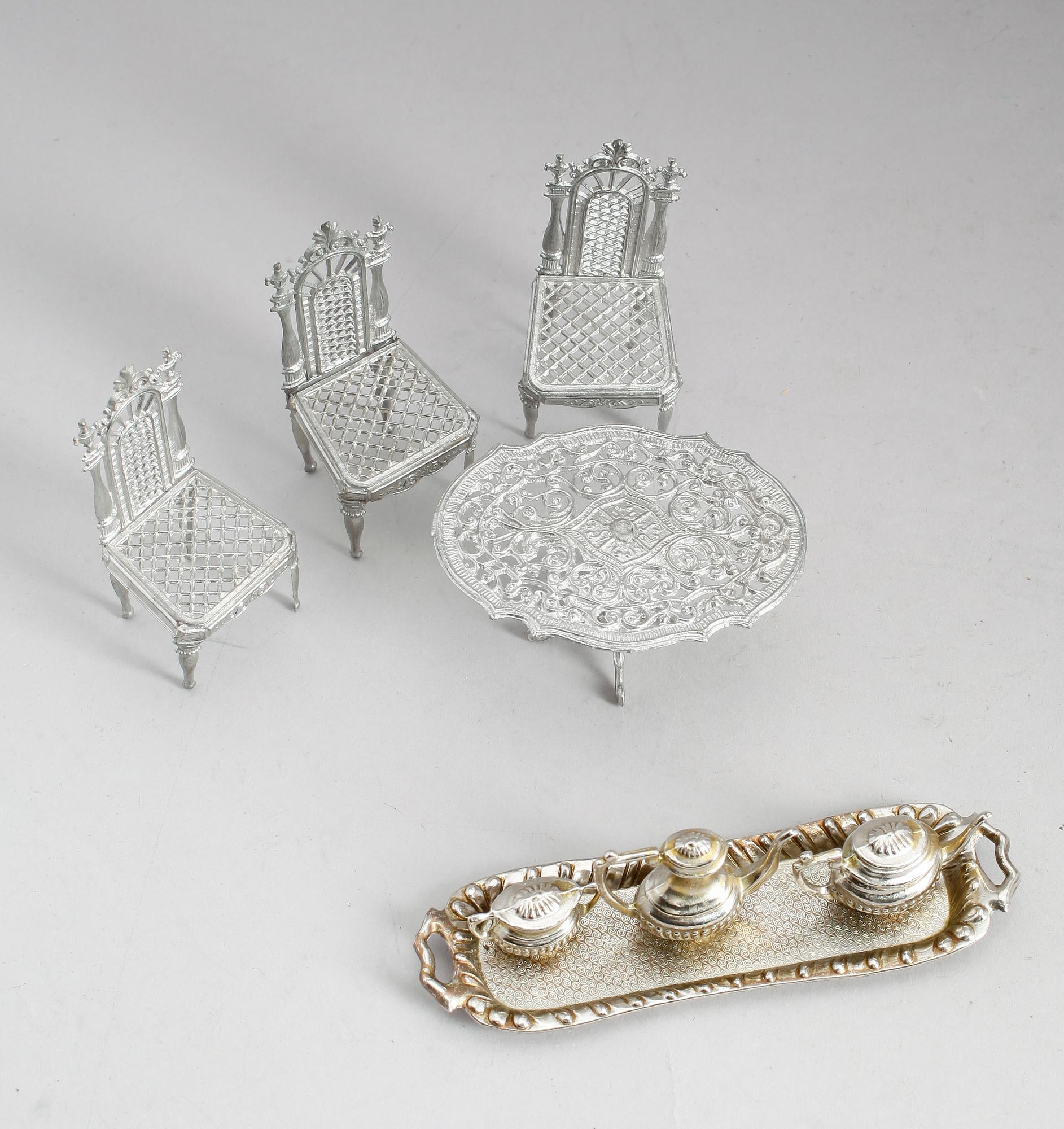 DOCKSKÅPSMÖBLER, 5 delar, metall, 1900-talets andra hälft.