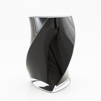 Piet Hein, vaser 2 st, "Super Vase" samt "Twister" signerade.