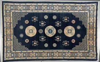 MATTA, Kina, old/semiantik, ca 240 x 153 cm.