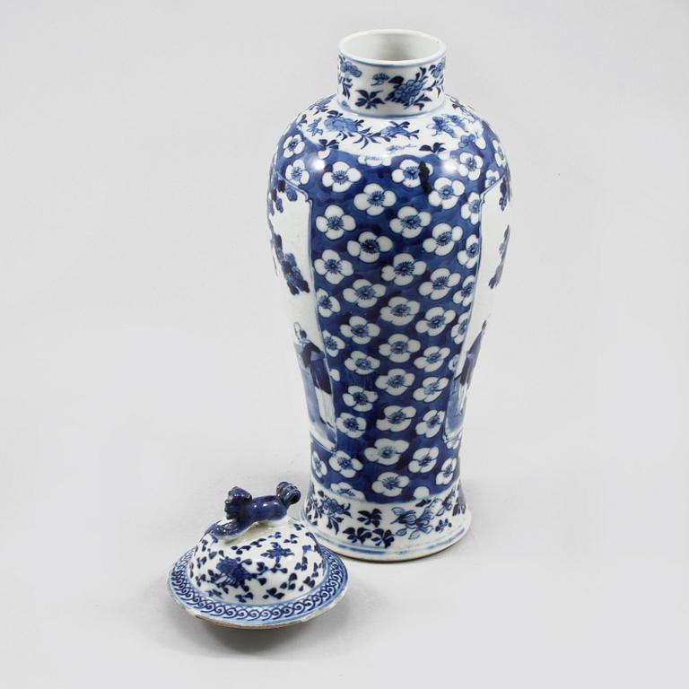 LOCKURNA, porslin, Kina, 1800-tal.