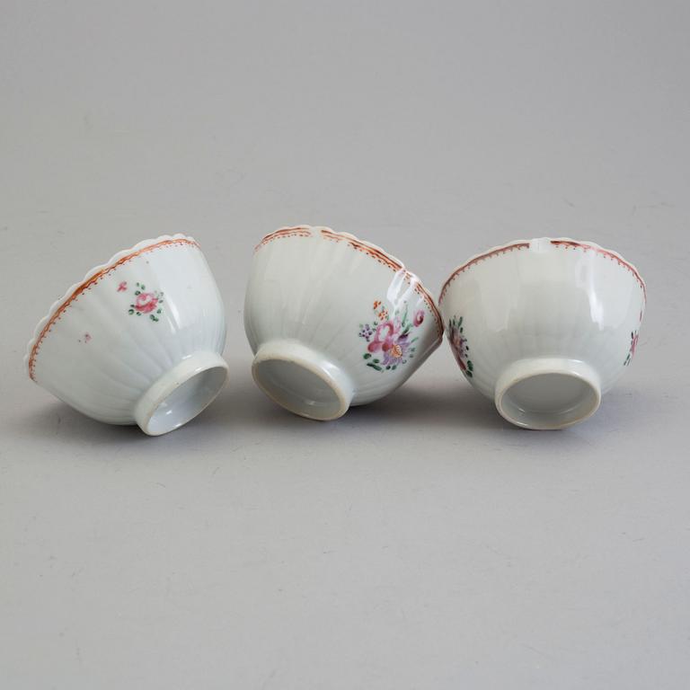 Five famille rose export porcelain cups and two dishes, Qing dynasty, 18th century.