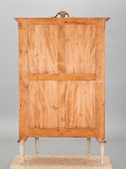 VITRINSKÅP, sengustaviansk stil, 1900-första hälft.