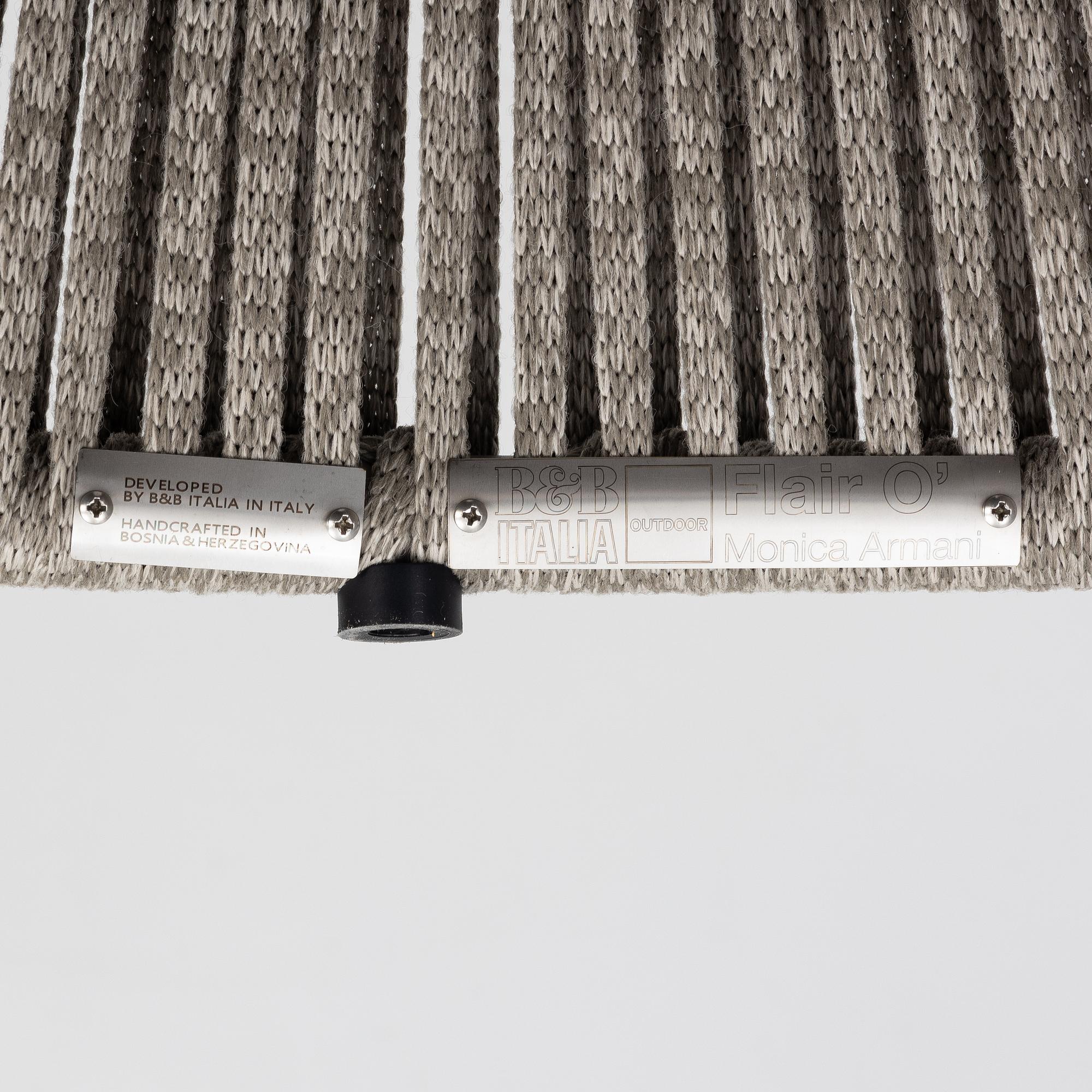 Monica Armani, six outdoor 'Flair O' ' B&B Italia.