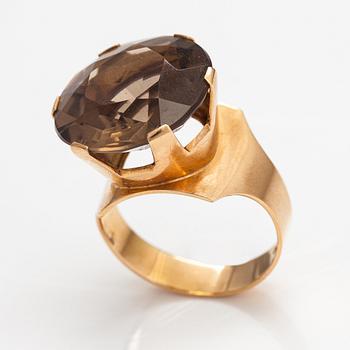 A 14K gold ring with a smoaky quartz. Nummilan Koru, Turku 1966.