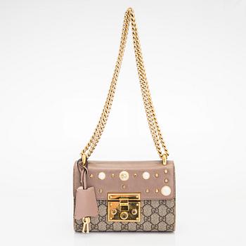 Gucci, a shoulder bag.
