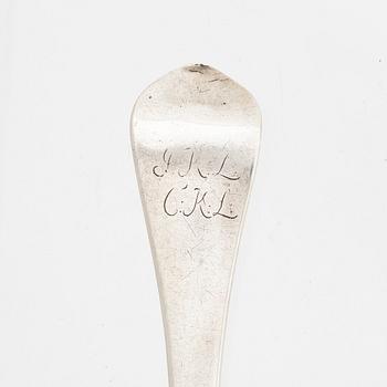 Ferdinand Sehl d ä, råttsvanssked, silver, Stockholm 1727.