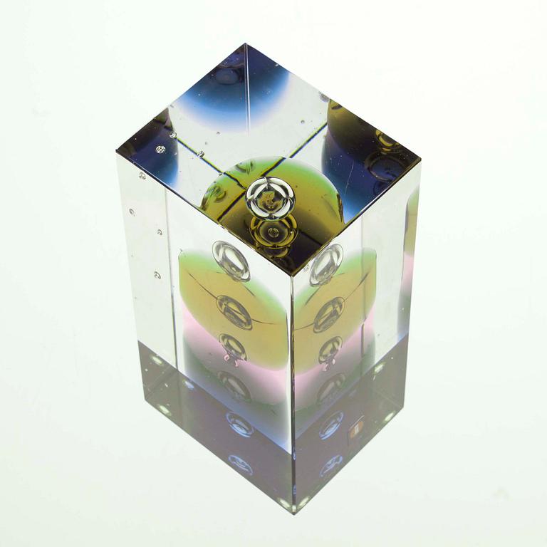 JUBILEUMSÅRSKUB, glas, signerad Oiva Toikka Nuutajärvi, daterad 2007, numrerad 29/150.