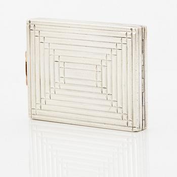 Boucheron puderdosa silver med fasettslipade rubiner.