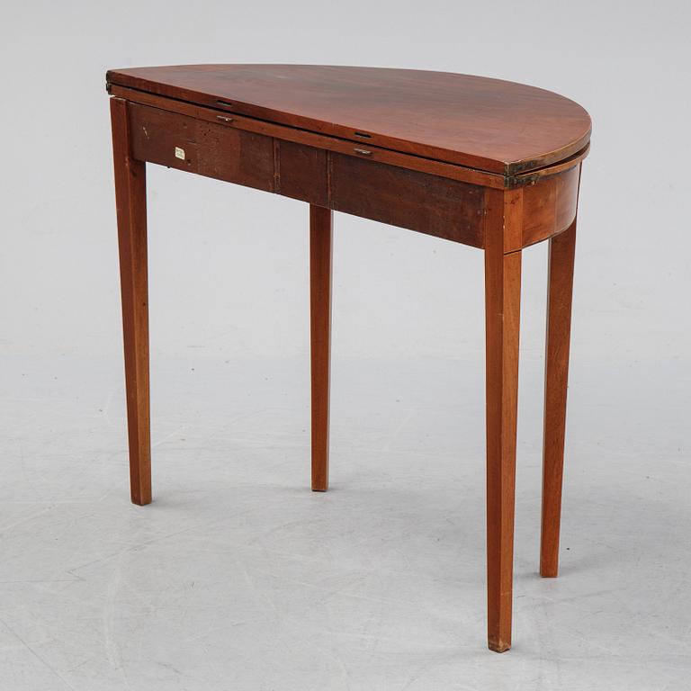 A late Gustavian table, circa 1800.