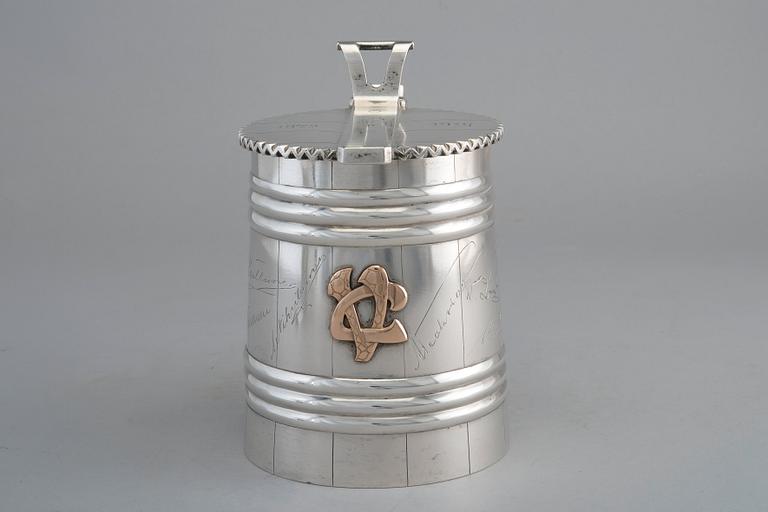 STOP, 84 silver. Robert Kohun St. Petersburg 1882. Höjd 17 cm, vikt 783 g.