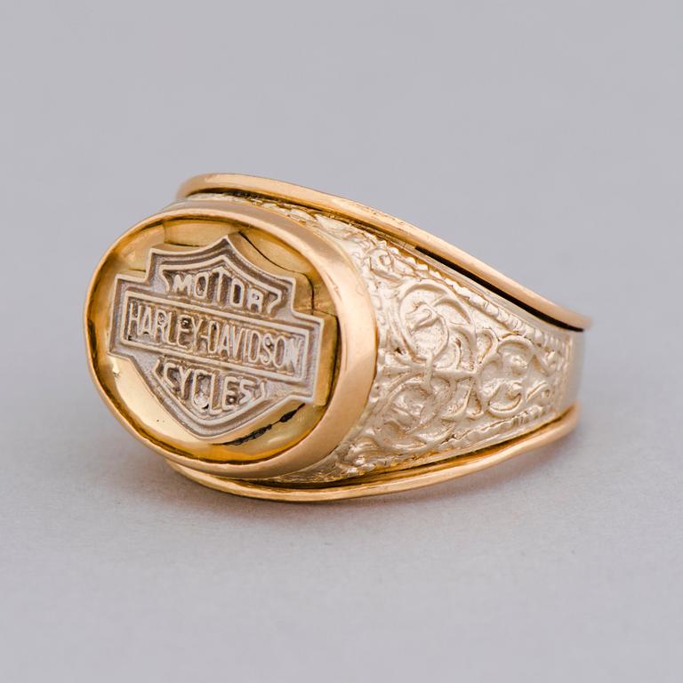 A RING, 14K gold 'Harley Davidson'. Juha Tarnanen, Lahti Finland 2004.