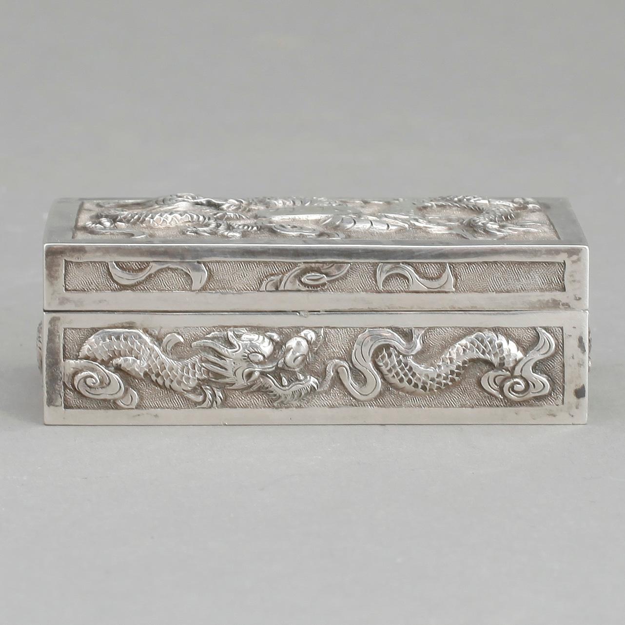 DOSA, silver, Kina, omkring sekelskiftet 1900, vikt ca 52 g.