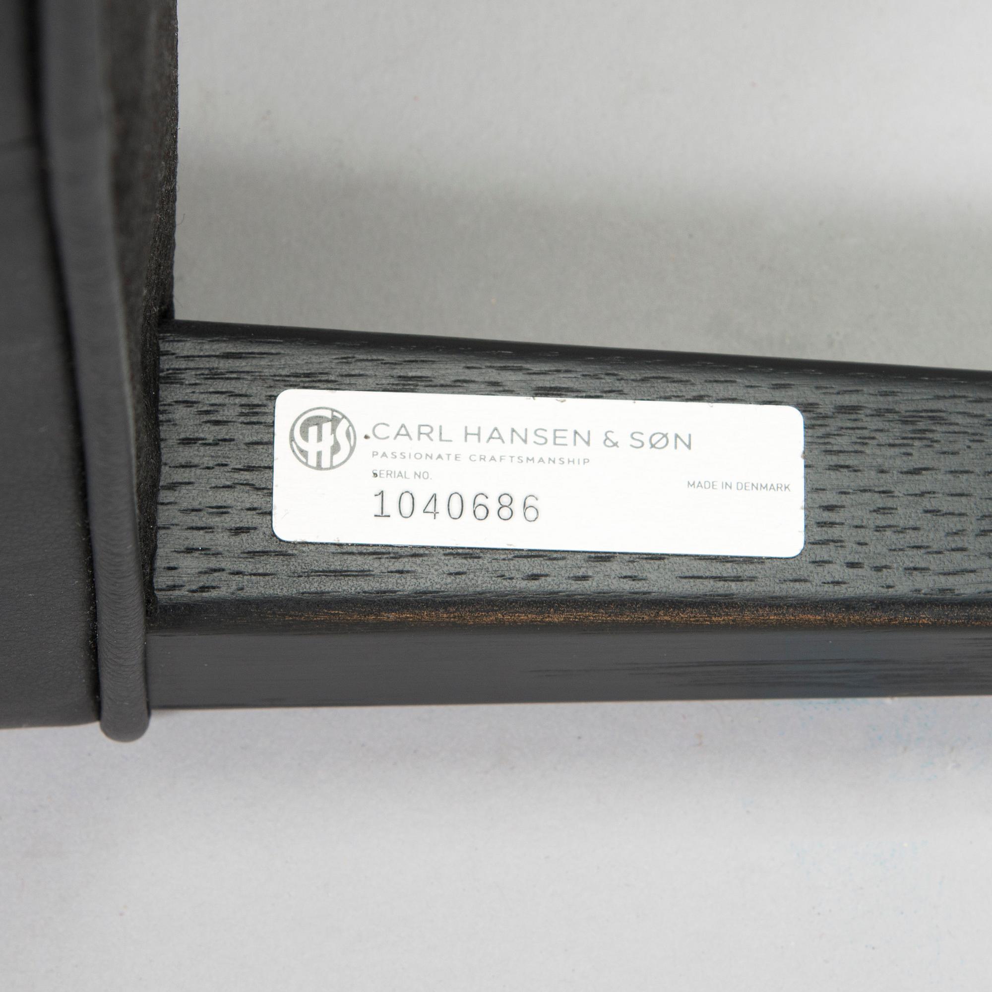 Frits Henningsen, fåtölj, "Heritage Chair", modell "FH419", och fotpall, Carl Hansen & Son, Danmark.