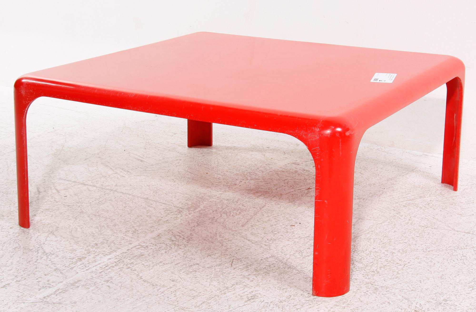 BORD. Modell "Demetrio 70", design Magistretti för Artemide, Italien.