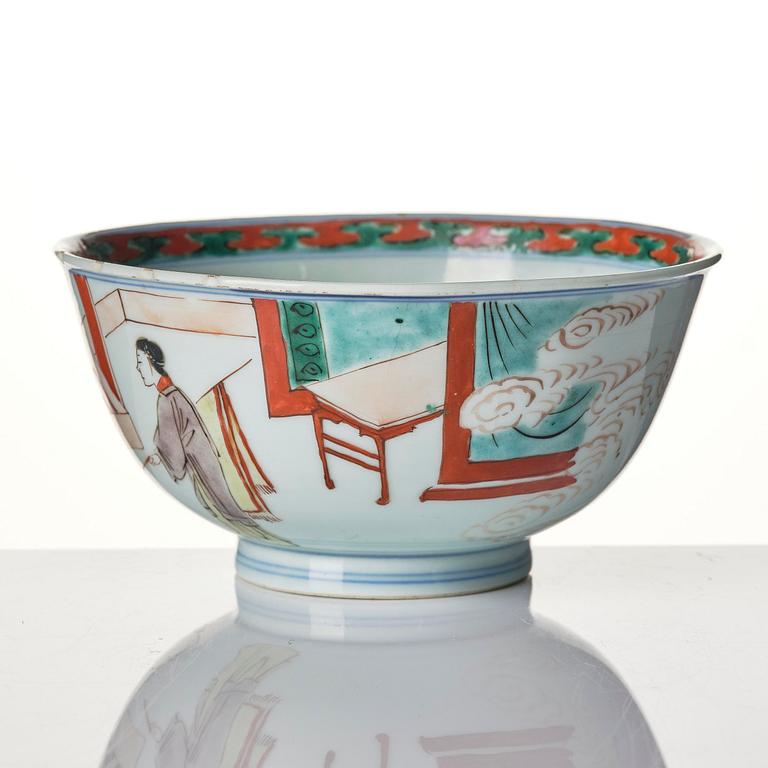 A set of two famille verte bowls and a dish, Qing dynasty, early Kangxi (1662-1722).