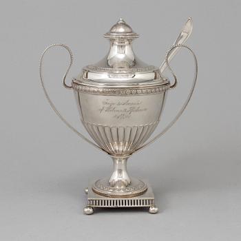 A bowl with a lid and a spoon for sugar, silver. Including CG Hallberg, Stockholm 1900. Total weight 484 grams.